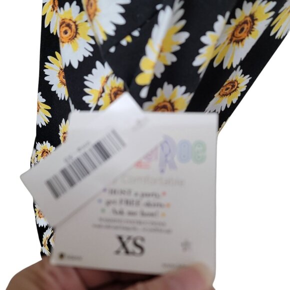 LuLaRoe Size XS Black with Daisy Pattern "IRMA" Tunic Top, NEW with Tag - Picture 3 of 13